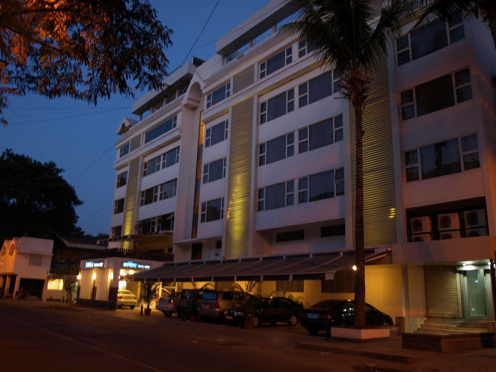 Kapila Business Hotel Pune Exterior photo